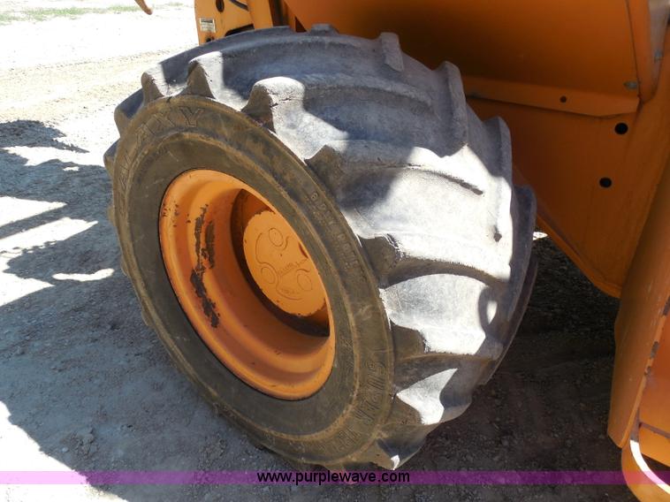 image for item G8975 2001 Case 660 plow