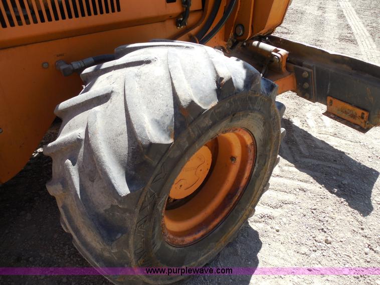 image for item G8975 2001 Case 660 plow