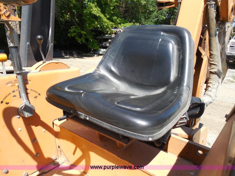 image for item G8975 2001 Case 660 plow