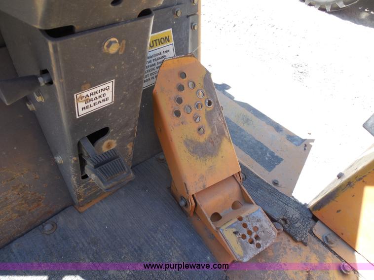 image for item G8975 2001 Case 660 plow