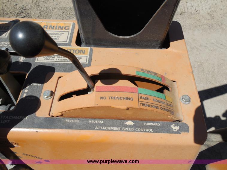 image for item G8975 2001 Case 660 plow