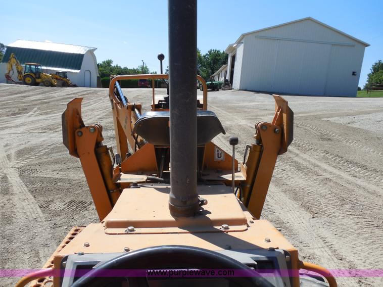 image for item G8975 2001 Case 660 plow