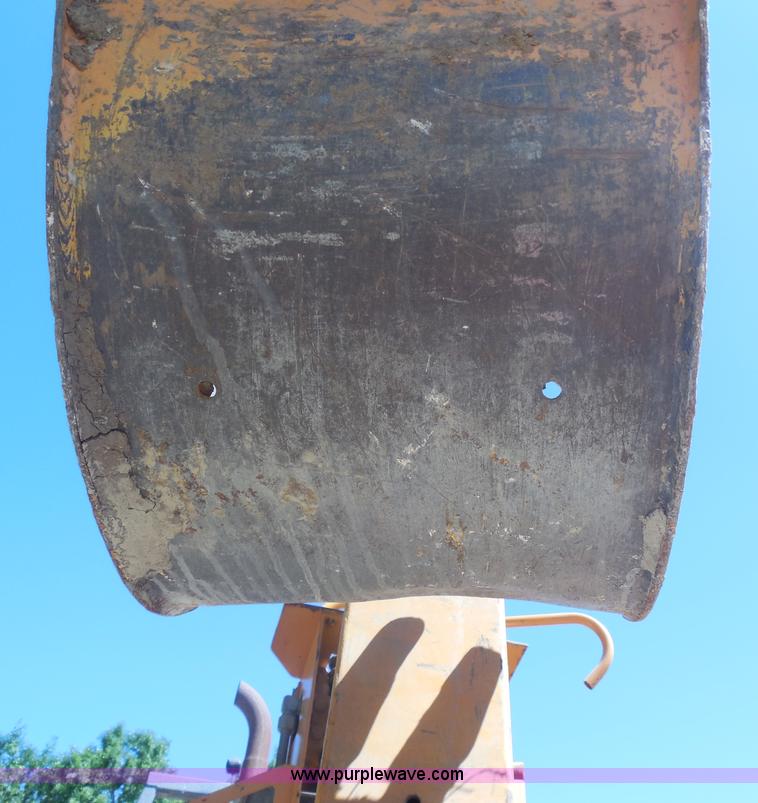 image for item G8976 2001 Case 860 Turbo plow