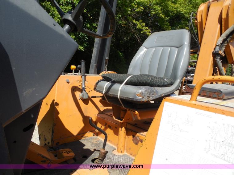 image for item G8976 2001 Case 860 Turbo plow