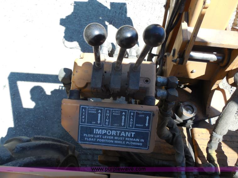 image for item G8976 2001 Case 860 Turbo plow