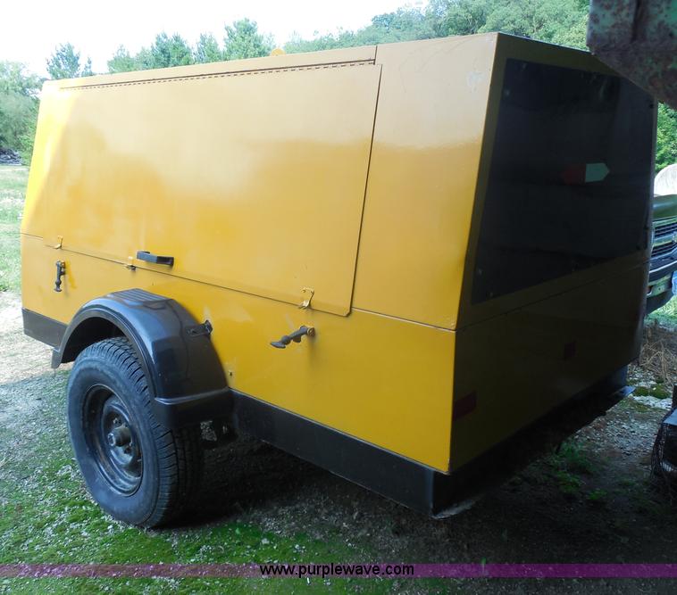 image for item G8979 1993 Atlas Copco XA590JD portable air compressor