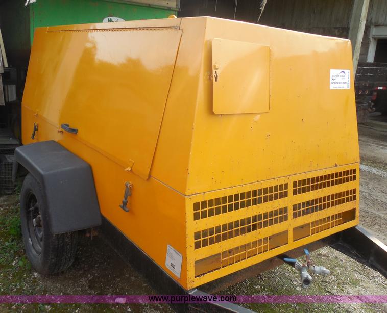 image for item G8979 1993 Atlas Copco XA590JD portable air compressor