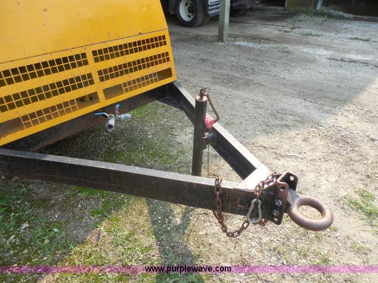 image for item G8979 1993 Atlas Copco XA590JD portable air compressor