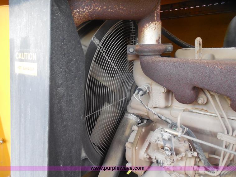 image for item G8979 1993 Atlas Copco XA590JD portable air compressor