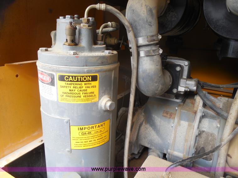 image for item G8979 1993 Atlas Copco XA590JD portable air compressor