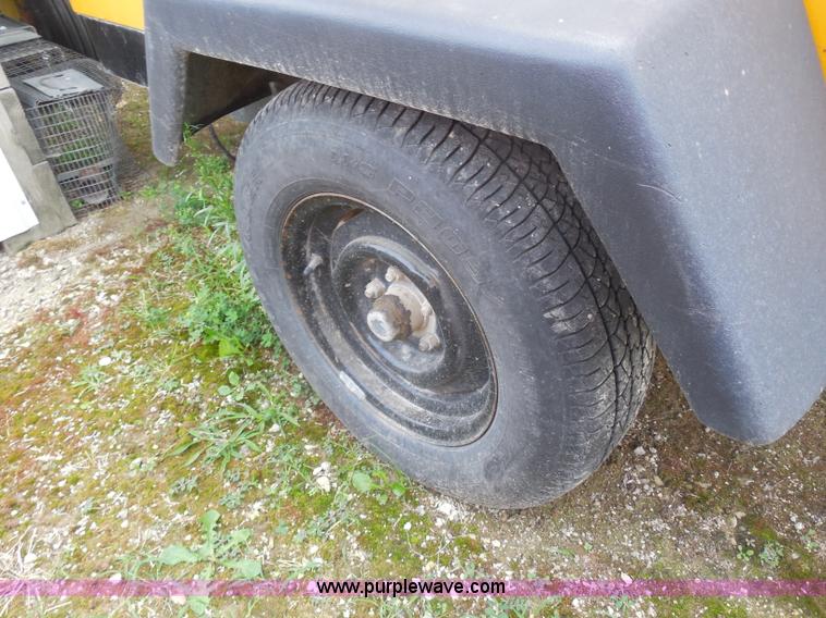 image for item G8979 1993 Atlas Copco XA590JD portable air compressor