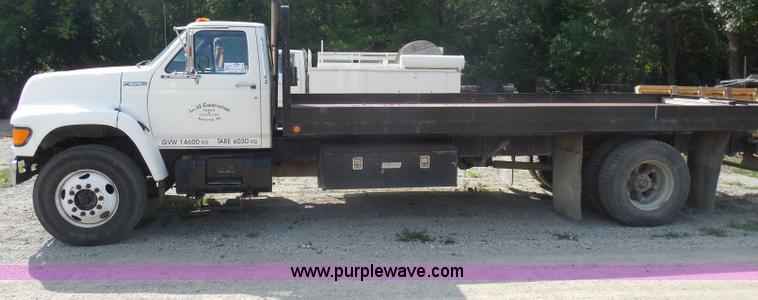 image for item G8980 1998 Ford F800 flatbed truck