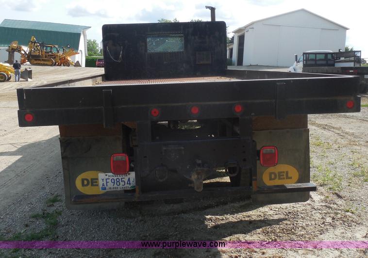 image for item G8980 1998 Ford F800 flatbed truck