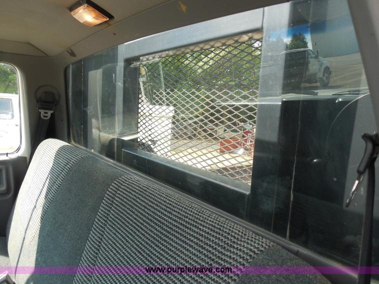 image for item G8980 1998 Ford F800 flatbed truck