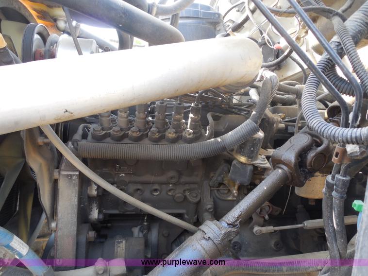 image for item G8980 1998 Ford F800 flatbed truck