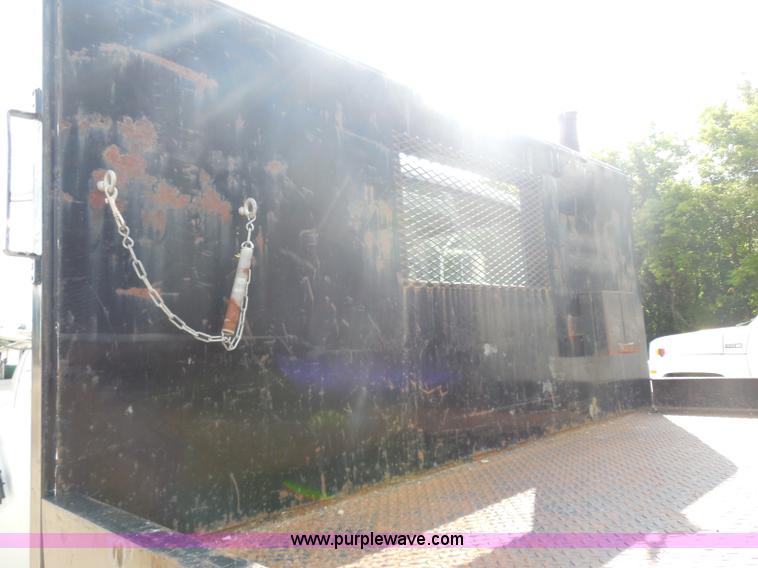 image for item G8980 1998 Ford F800 flatbed truck