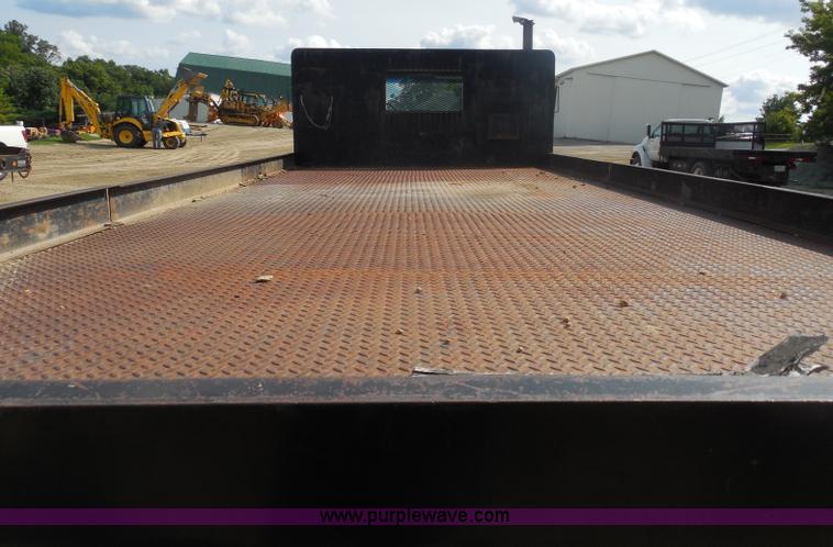 image for item G8980 1998 Ford F800 flatbed truck