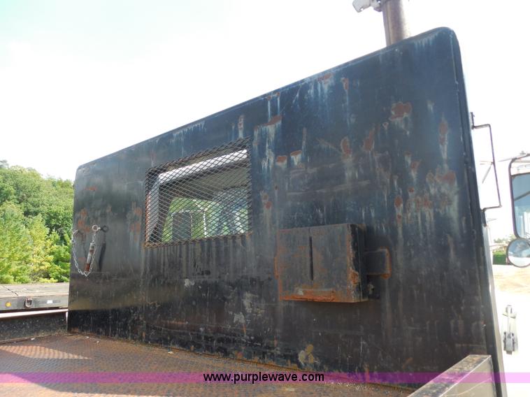 image for item G8980 1998 Ford F800 flatbed truck