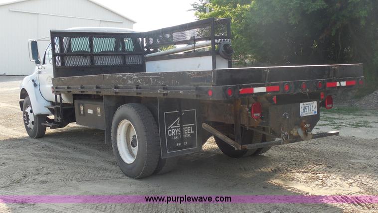 image for item G8981 2000 Ford F650 Super Duty flatbed truck