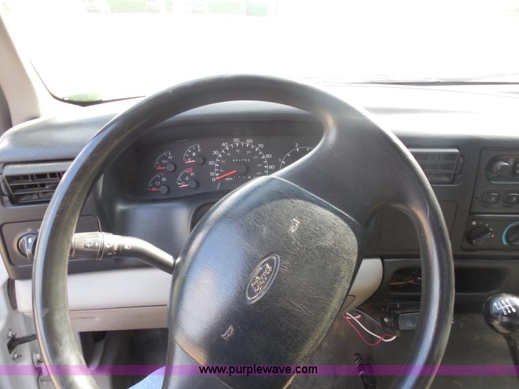 image for item G8981 2000 Ford F650 Super Duty flatbed truck