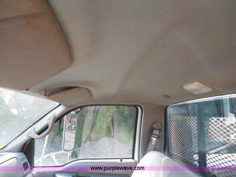 image for item G8981 2000 Ford F650 Super Duty flatbed truck