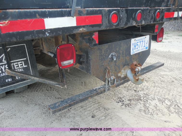 image for item G8981 2000 Ford F650 Super Duty flatbed truck