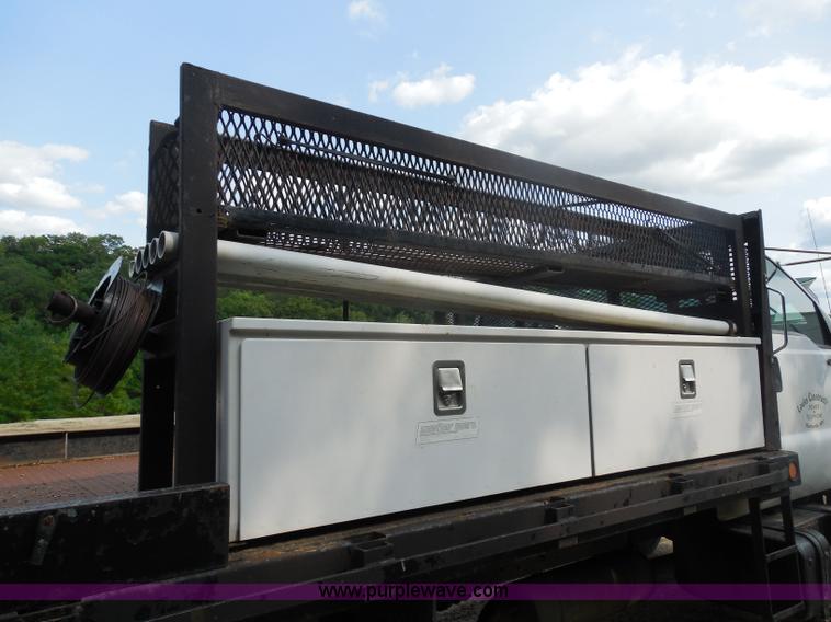 image for item G8981 2000 Ford F650 Super Duty flatbed truck