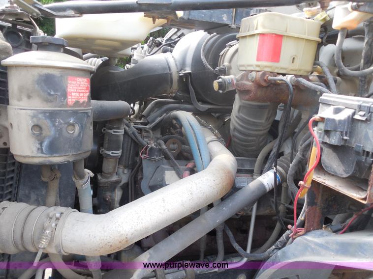 image for item G8981 2000 Ford F650 Super Duty flatbed truck