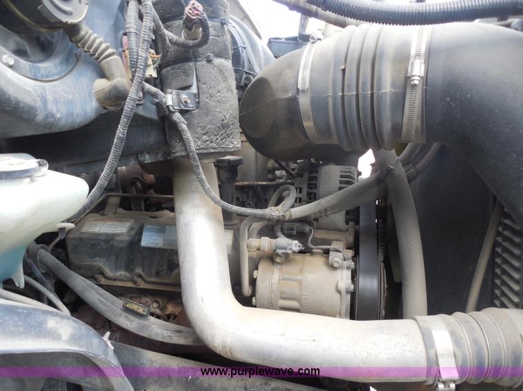 image for item G8981 2000 Ford F650 Super Duty flatbed truck