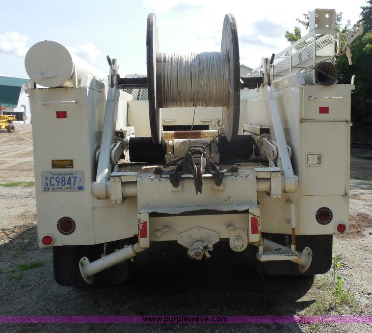 image for item G8982 1982 Ford F700 utility truck