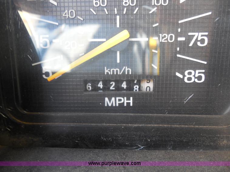 image for item G8982 1982 Ford F700 utility truck