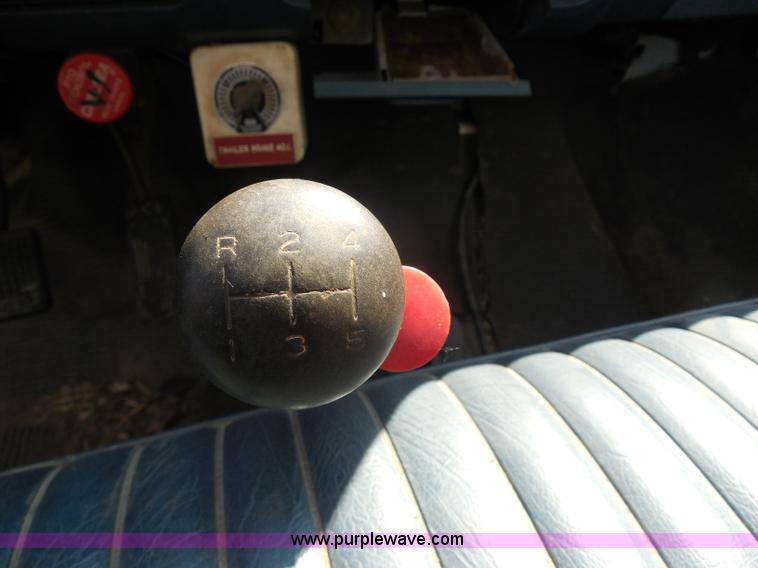 image for item G8982 1982 Ford F700 utility truck