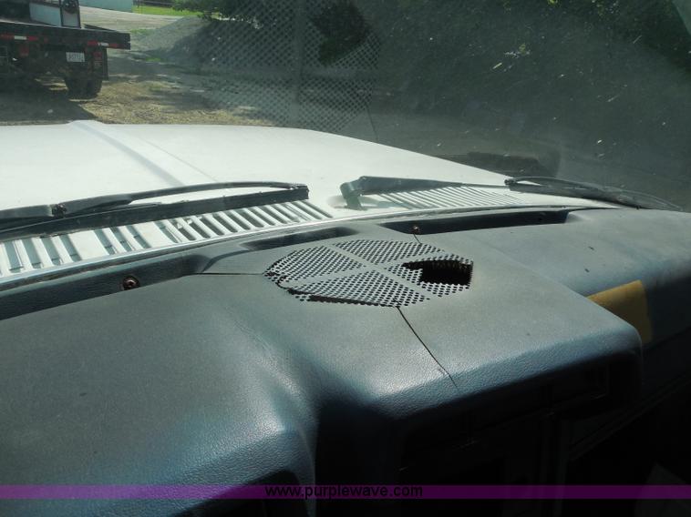 image for item G8982 1982 Ford F700 utility truck