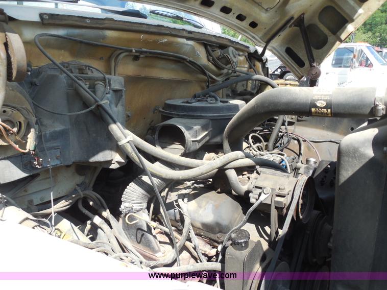 image for item G8982 1982 Ford F700 utility truck