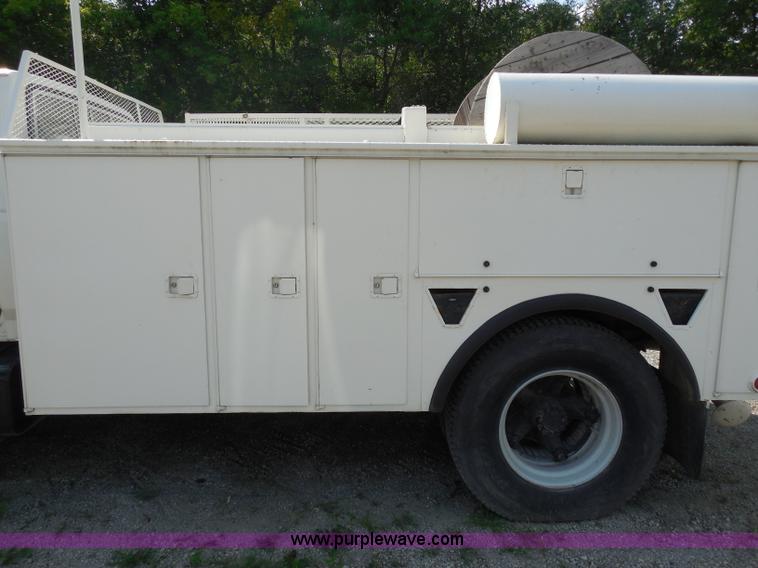 image for item G8982 1982 Ford F700 utility truck