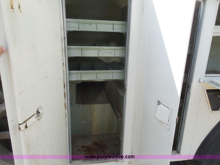 image for item G8982 1982 Ford F700 utility truck