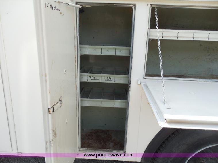 image for item G8982 1982 Ford F700 utility truck