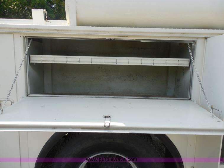 image for item G8982 1982 Ford F700 utility truck