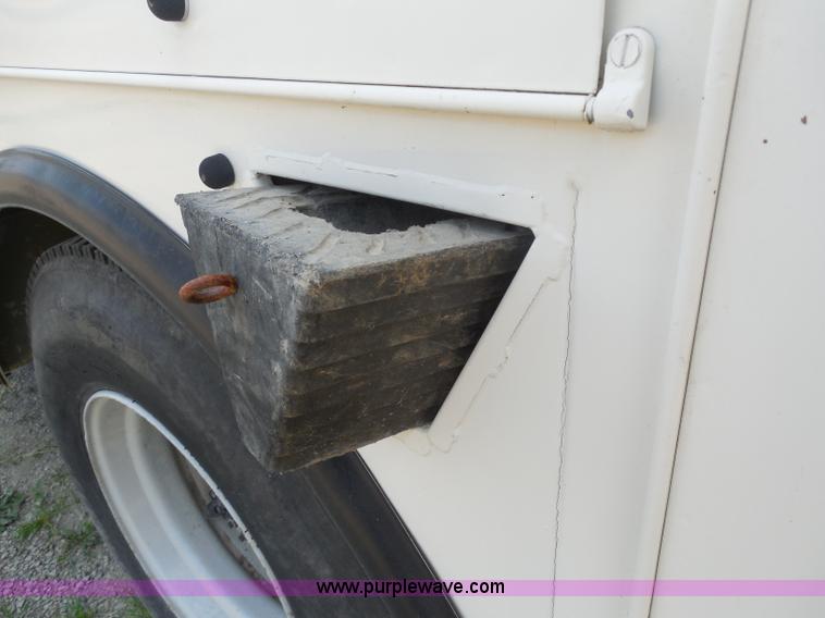 image for item G8982 1982 Ford F700 utility truck