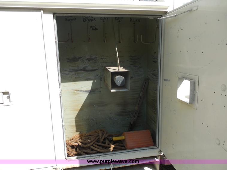 image for item G8982 1982 Ford F700 utility truck