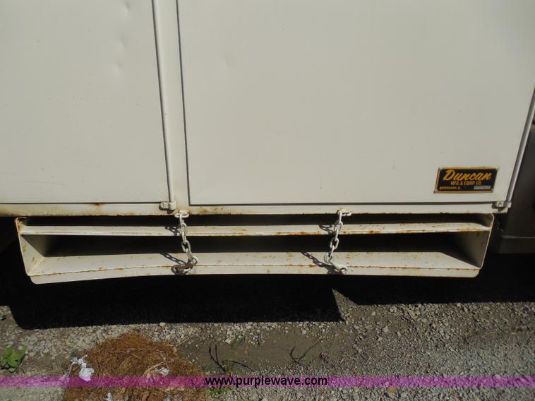 image for item G8982 1982 Ford F700 utility truck