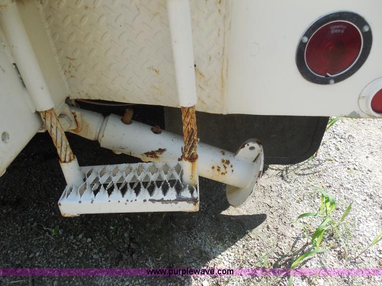 image for item G8982 1982 Ford F700 utility truck