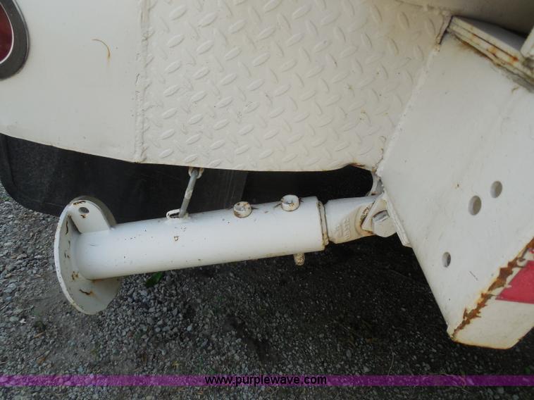 image for item G8982 1982 Ford F700 utility truck