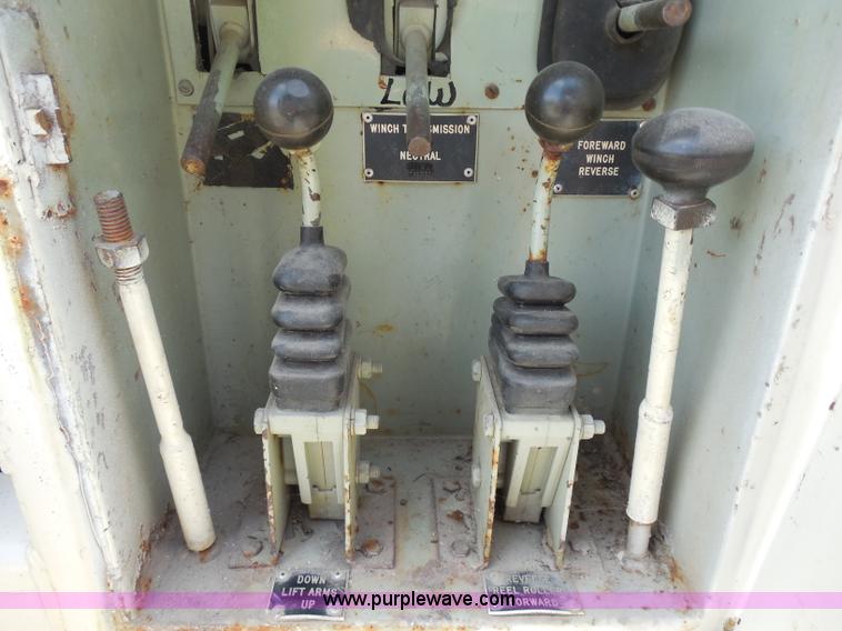 image for item G8982 1982 Ford F700 utility truck