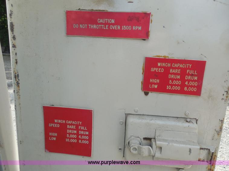 image for item G8982 1982 Ford F700 utility truck