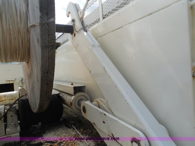 image for item G8982 1982 Ford F700 utility truck