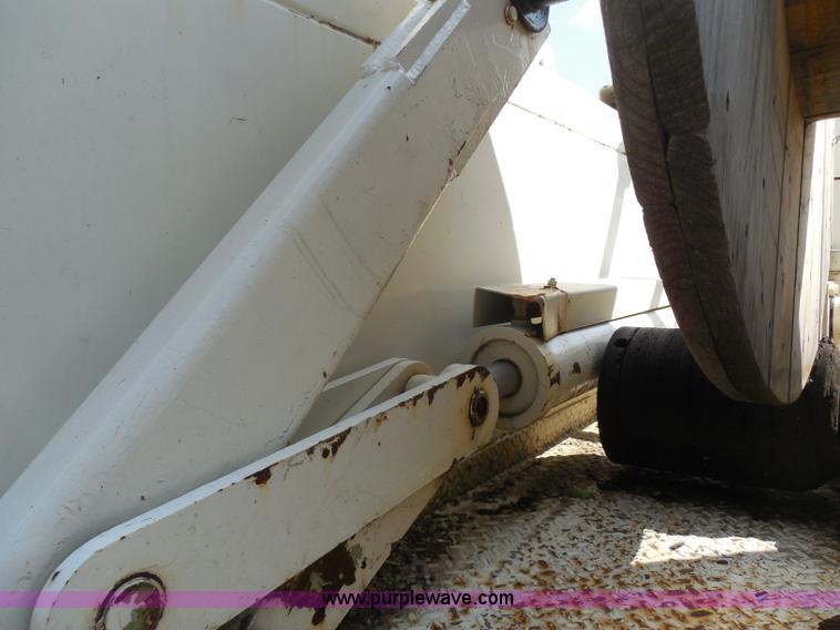 image for item G8982 1982 Ford F700 utility truck