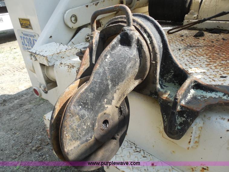 image for item G8982 1982 Ford F700 utility truck