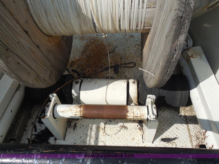 image for item G8982 1982 Ford F700 utility truck