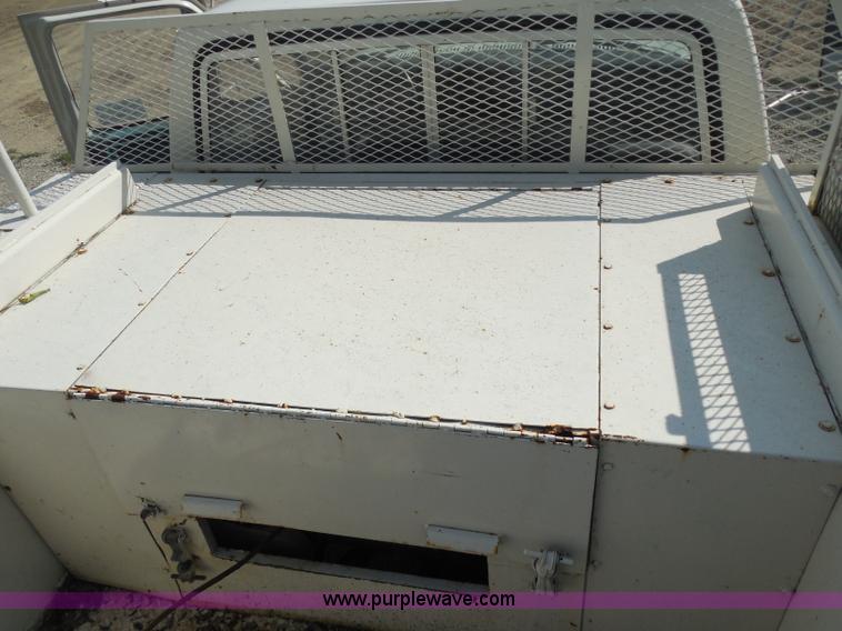 image for item G8982 1982 Ford F700 utility truck